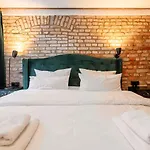 Group Loft Duplex -130sqm- Near Antonplatz * برلين