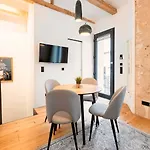 Group Loft Duplex -130sqm- Near Antonplatz شقة برلين