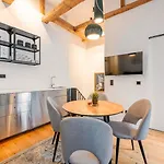 شقة Group Loft Duplex -130sqm- Near Antonplatz *