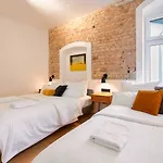 شقة Group Loft Duplex -130sqm- Near Antonplatz برلين