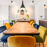 Group Loft Duplex -130sqm- Near Antonplatz شقة