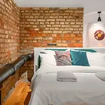 Group Loft Duplex -130sqm- Near Antonplatz شقة برلين