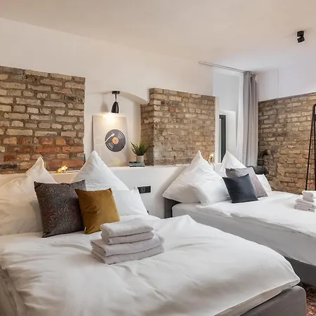 Coolest In Berlin, Easy Check-in, Big & Cozy, Near Center - Especially For Groups! Berlijn
