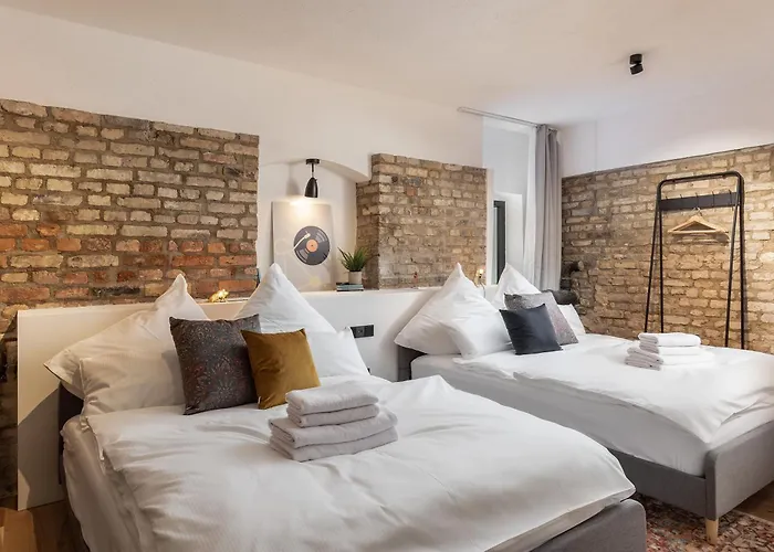 Coolest In Berlin, Easy Check-in, Big & Cozy, Near Center - Especially For Groups! Berlin